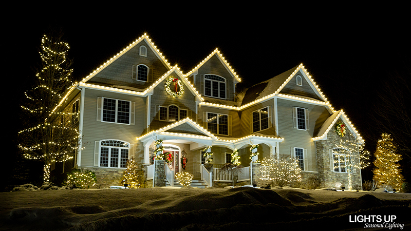 Lindstrom home Christmas lights