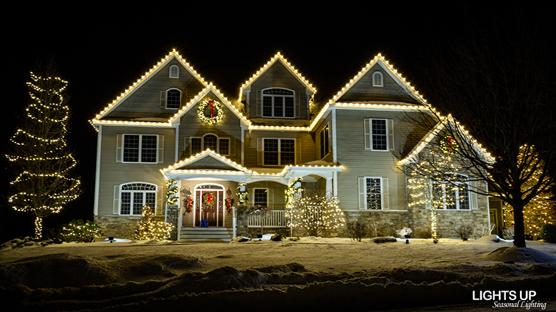 Lindstrom home Christmas lights