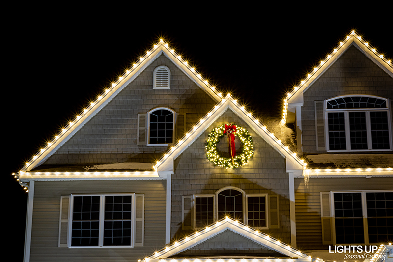 Lindstrom home Christmas lights