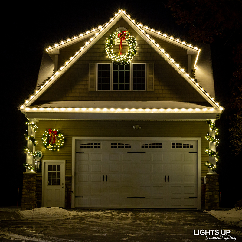 Lindstrom home Christmas lights