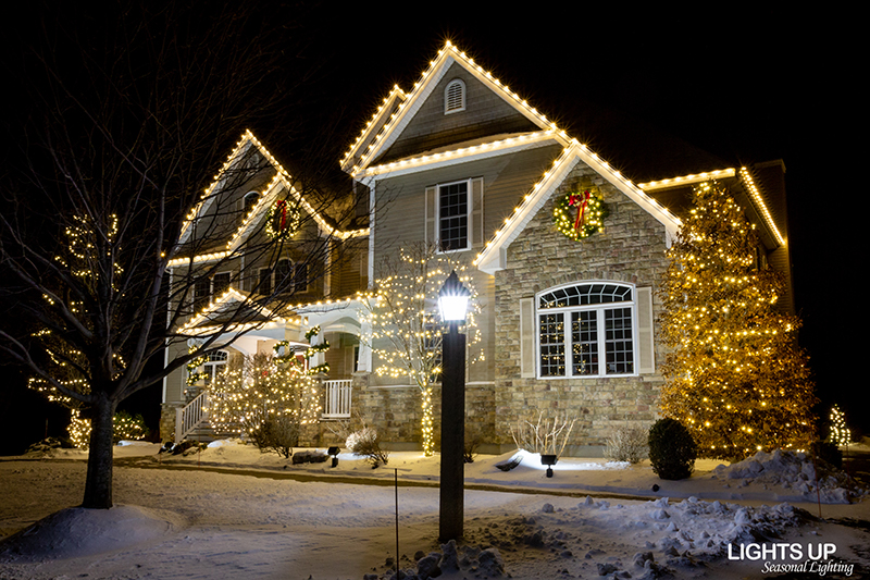 Lindstrom home Christmas lights