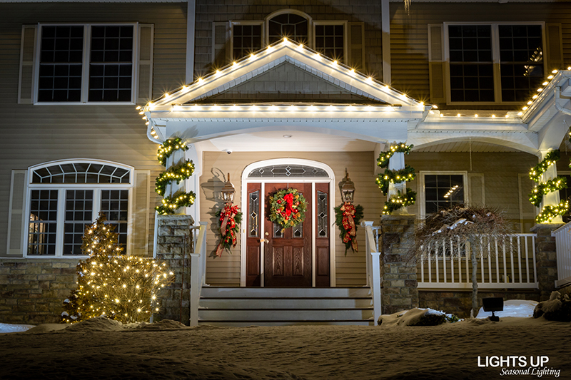 Lindstrom home Christmas lights