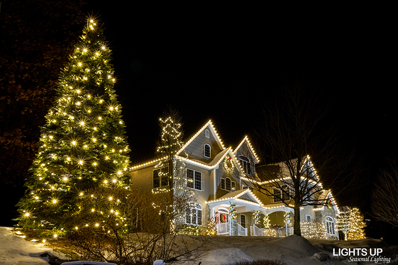 Lindstrom home Christmas lights